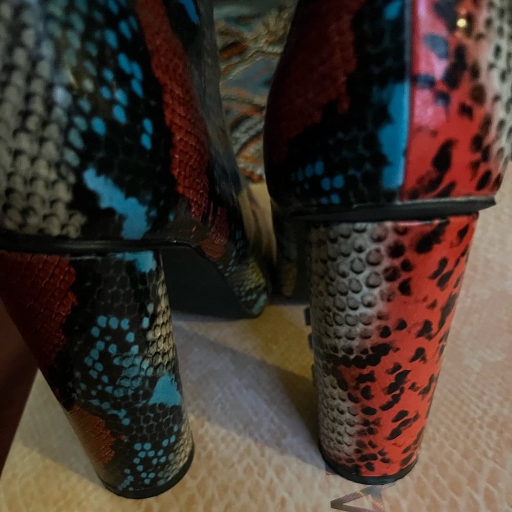 💎Multi-Color Animal Print Booties💎 - Picture 5 of 7